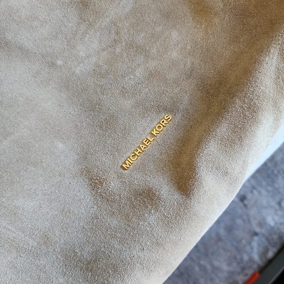Michael Kors Tan Suede Elyse Shoulder Bag - Picture 11 of 17